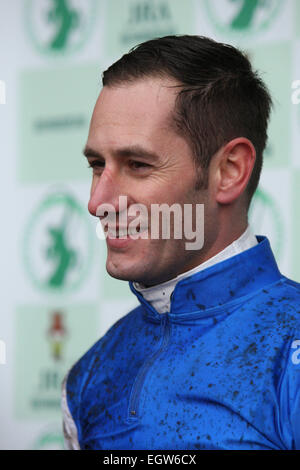 Hyogo, Japan. 1. März 2015. Mirco Demuro Pferderennen: Jockey Mirco Demuro nach dem Reiten Daiwa Maggiore Hankyu Hai Hanshin Racecourse in Hyogo, Japan zu gewinnen. © Eiichi Yamane/AFLO/Alamy Live-Nachrichten Stockfoto