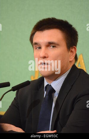 Tokio, Japan. 3. März 2015. Ukrainische Außenminister Pavlo Klimkin spricht während einer Pressekonferenz vor dem Japan National Press Club in Tokio auf Dienstag, 3. März 2015. Kloimkin war in der Stadt auf einer dreitägigen Besuchs er während der japanische Premierminister Shinzo Abe traf, um Japans Unterstützung für die Ukraine. © Kaku Kurita/AFLO/Alamy Live-Nachrichten Stockfoto