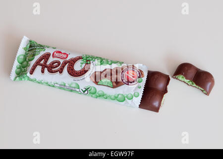 Eine Aero Pfefferminze (Aero Mint) Schokoriegel, produziert von Nestlé. Kanadische Verpackung gezeigt. Stockfoto