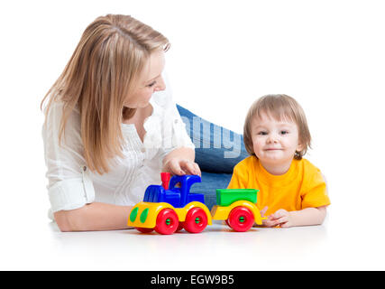 Mutter und Kind junge spielen Block Spielzeug Stockfoto