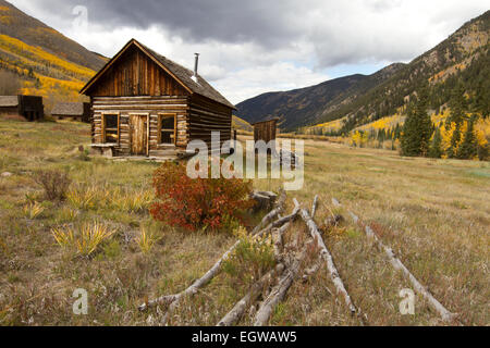 Eine Herbstszene in Ashcroft Ghost Town in Colorado, USA Stockfoto