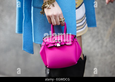 Mailand - 27. Februar: Silvia Torassa Posen für die Fotografen vor Eisberg Show mit speichern meine Tasche Mailand Fashion Woche Tag3, Herbst / Stockfoto