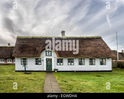 Traditionelles Haus mit Reetdach in Sonderho auf Fano in Dänemark Stockfoto