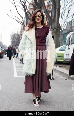 Mailand - 27. Februar: Eleonora Carisi Posen für die Fotografen vor Emporio Armani Show Mailand Fashion Woche Tag3, Herbst/Winter 20 Stockfoto