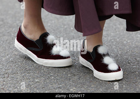 Mailand - 27. Februar: Eleonora Carisi Posen für die Fotografen vor Emporio Armani Show Mailand Fashion Woche Tag3, Herbst/Winter Stockfoto