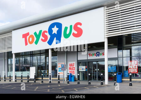 Ein Zweig der Я Toys Us auf der Glocke grün Retail Park in Süd-London. Stockfoto