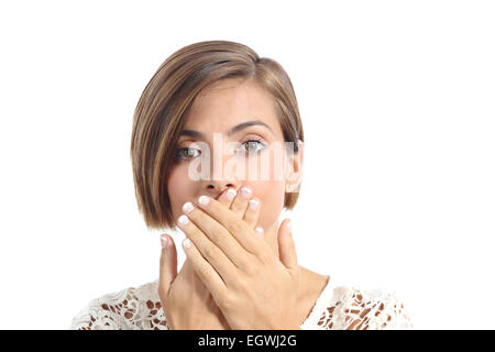 Frau über den Mund, weil Mundgeruch auf einem weißen Hintergrund isoliert Stockfoto