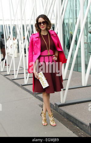 Carrie Colbert Ankunft bei der Modenschau von Jil Sander in Milan - 28. Februar 2015 - Foto: Start-und Landebahn Manhattan/Paolo Diletto Stockfoto