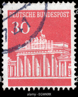 Deutschland - zeigt ca. 1966 A Briefmarke gedruckt in Deutschland, Brandenburger Tor, Berlin, ca. 1966. Stockfoto