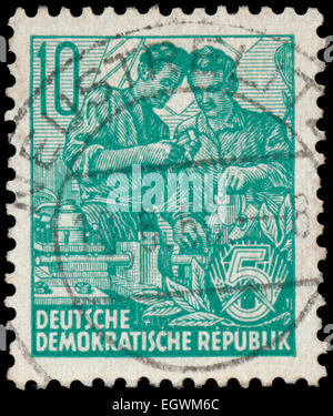 DDR - ca. 1953: Eine Briefmarke gedruckt in DDR, zeigt Arbeiter Serie fünf-Jahres-Plan, ca. 1953 Stockfoto