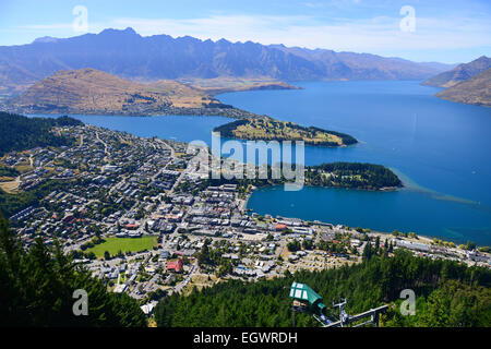 Blick auf Queenstown, genannt die Adventure Capital Of The World an den Ufern des Lake Wakatipu, Otago, Südinsel, Neuseeland. Stockfoto