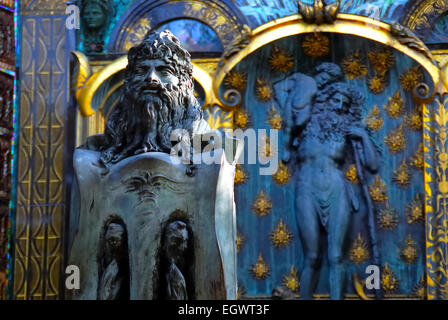 Wien, Ernst Fuchs Museum.  Der Brunnen des Museums, Detail. In der Zeit von 1886 bis 1888 Otto Wagner erbaut für sich und Louise, seine "Frau der Götter", dieser weißen Villa in grün, voll von aufwendigen Dekorationen abgesenkt. Der jetzige Besitzer, Ernst Fuchs, der größte Vertreter des phantastischen Realismus Wiener geöffnet die Villa an die Öffentlichkeit, nachdem es teilweise verändert. In ihm sind Gemälde, Skulpturen und Möbel von Fuchs. Stockfoto