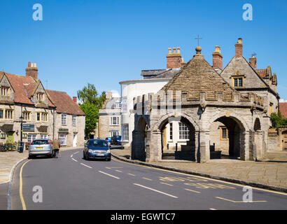 Somerton - eine schöne alte kleine Marktstadt in Somerset, England, UK mit dem alten Markt Kreuz Stockfoto