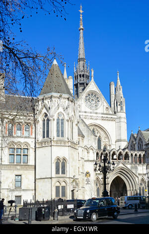 Royal Courts of Justice auch bekannt als Gericht ist gerichtsgebäude Gebäude in der Londoner City auch der Hohe Gerichtshof und Gericht England Strand UK Stockfoto