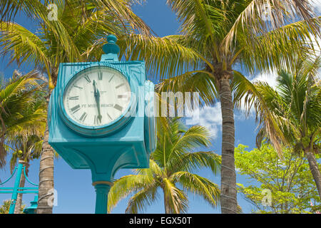 ÖFFENTLICHE UHR TIMES SQUARE FUßGÄNGER MALL FORT MYERS BEACH FLORIDA USA Stockfoto