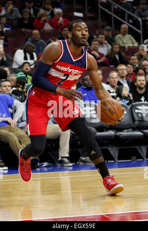 27. Februar 2015: Washington Wizards guard John Wall (2) in Aktion während des NBA-Spiels zwischen der Washington Wizards und die Philadelphia 76ers im Wells Fargo Center in Philadelphia, Pennsylvania. Die Philadelphia 76ers gewann 89-81. Stockfoto