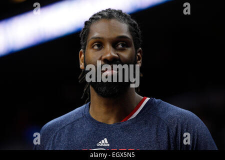 27. Februar 2015: Washington Wizards vorwärts Nene Hilario (42) blickt auf eine während des NBA-Spiels zwischen der Washington Wizards und die Philadelphia 76ers im Wells Fargo Center in Philadelphia, Pennsylvania. Die Philadelphia 76ers gewann 89-81. Stockfoto