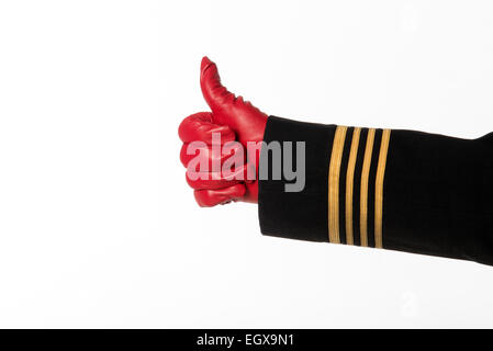 Vier goldene Ringe auf Airline Offiziere einheitliche Daumen Signal Stockfoto