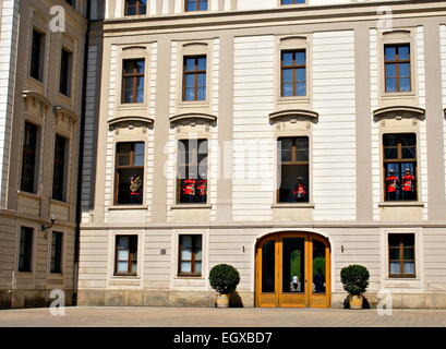 Die Wachen Zeremonie findet statt im ersten Hof der Prager Burg Stockfoto