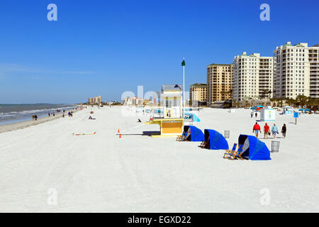 Strand von Clearwater, Florida, Amerika, mit Hotels und Eigentumswohnungen Stockfoto