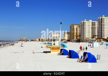 Strand von Clearwater, Florida, Amerika, mit Hotels und Eigentumswohnungen Stockfoto