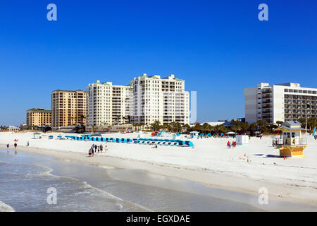 Strand von Clearwater, Florida, Amerika, mit Hotels und Eigentumswohnungen Stockfoto