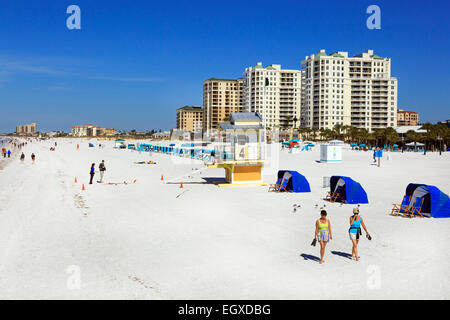 Strand von Clearwater, Florida, Amerika, mit Hotels und Eigentumswohnungen Stockfoto