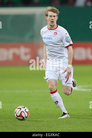 Leverkusen, Deutschland. 3. März 2015. German Soccer Cup, Achter Finale, Bayer 04 Leverkusen Vs 1. FC Kaiserslautern: Michael Schulze (Kaiserslautern) führen den Ball. Stockfoto