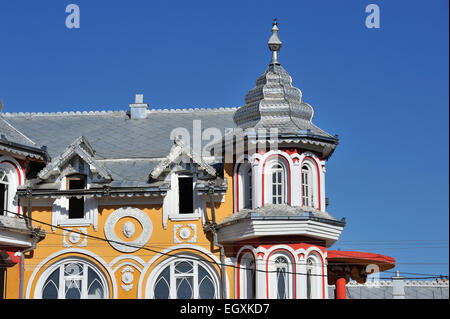 Traditionelle verzierten Haus der Roma-Familie, Huedin, Rumänien Stockfoto