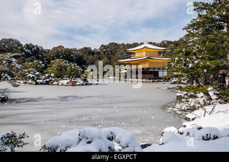 Kinkakuji Kinkakuji Tempel Schnee winter Stockfoto