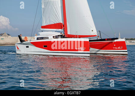 TS42 vorstellen, Katamaran-Bauweise von Christophe Barreau und von Marsaudon Composites, Lorient, Morbihan, Frankreich gebaut. Stockfoto