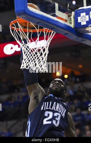 Omaha, Nebraska, USA. 3. März 2015. Villanova Wildcats vorwärts DANIEL OCHEFU (23) tunkt den Ball. Villanova besiegte Creighton (76-72) in einem Spiel im CenturyLink Center in Omaha, Nebraska. Bildnachweis: Mark Kuhlmann/ZUMA Wire/ZUMAPRESS.com/Alamy Live-Nachrichten Stockfoto