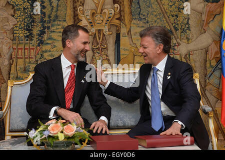 Madrid. 3. März 2015. Bild zur Verfügung gestellt von Kolumbiens Präsidentschaft zeigt König Felipe VI (L) von Spanien treffen mit kolumbianischen Präsidenten Juan Manuel Santos in Madrid 3. März 2015. Bildnachweis: Cesar Carrion/Colombia Präsidentschaft/Xinhua/Alamy Live-Nachrichten Stockfoto