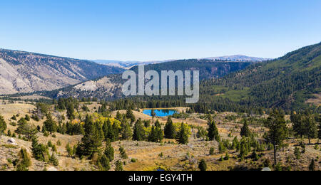 Yellowstone-Nationalpark, Wyoming, USA 20. September 2014 – ein kleiner See, eingebettet in die Landschaft des Yellowstone Park. Stockfoto