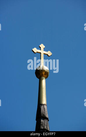 Kreuz auf dem Kirchturm, Freilichtmuseum Großgmain, Großgmain, Salzburger Land, Österreich Stockfoto