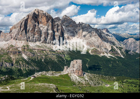 Blick vom Wandergebiet am Nuvolau Berg am Rock-Gruppe Cinque Torri, Tofana di Rozes, Rücken Fanes Gruppe, Dolomiten Stockfoto