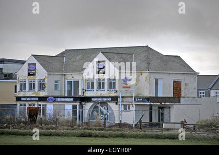 Geschlossenen Geschäfte und Restaurants in Newquay, Cornwall Stockfoto