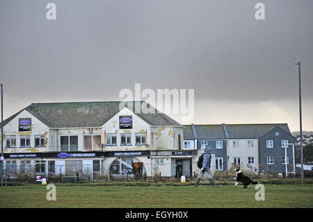 Geschlossenen Geschäfte und Restaurants in Newquay, Cornwall Stockfoto