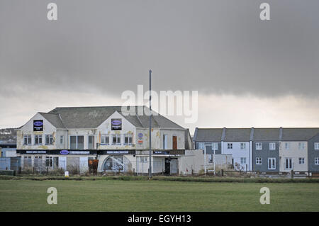 Geschlossenen Geschäfte und Restaurants in Newquay, Cornwall Stockfoto