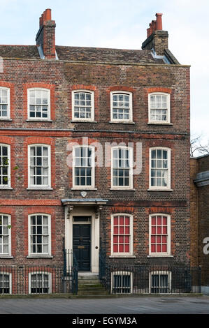 Eine restaurierte georgische Ende Reihenhaus in Mile End Road, Tower Hamlets, London. Stockfoto