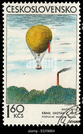 Tschechoslowakei - CIRCA 1973: Briefmarke gedruckt von Tschechoslowakei zeigt Bild Ballon tschechischen Malers, Kamil Lhotak, ca. Stockfoto