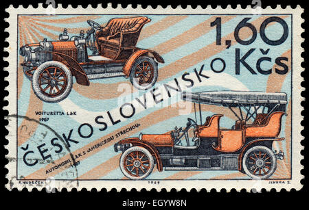Tschechoslowakei - ca. 1969: Briefmarke gedruckt in der Tschechoslowakei, zeigt die Laurin und Klement Voiturette, 1907, und L und K Touring Stockfoto
