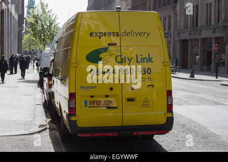 Express-Lieferung, City Link gelbe van Stockfoto