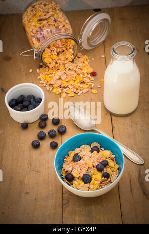 Glutenfrei-Müsli mit Heidelbeeren Stockfoto