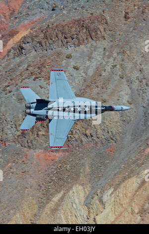 Oberseite Nahaufnahme der US Navy F/A-18E Super Hornet Kampfjet aus der VX-9, "Vampire" Squadron, China Lake. Stockfoto