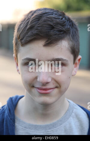 Teenager Lächeln - Modell veröffentlicht Stockfoto