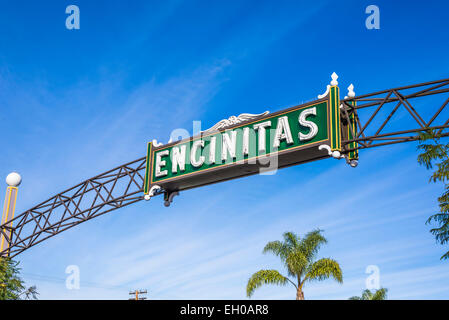 Die Encinitas-Leuchtreklame entlang historischer Pacific Coast Highway 101.  Encinitas, Kalifornien, USA. Stockfoto