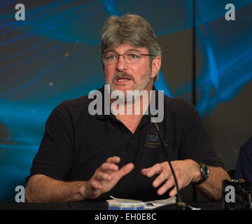 Craig Tooley, MMS-Projekt-Manager, der NASA Goddard Space Flight Center, spricht bei einem Briefing über den bevorstehenden Start der Mission Magnetospheric Multiscale (MMS), Mittwoch, 25. Februar 2015, im NASA-Hauptquartier in Washington DC. Die Mission ist für einen März 12 von Cape Canaveral Air Force Station in Florida starten und wird helfen, den Prozess der magnetischen Rückverbindung in der Atmosphäre der Sonne und anderen Sternen, in der Nähe von schwarzen Löchern und Neutronensternen und an der Grenze zwischen unseres Sonnensystems Heliosphäre und dem interstellaren Raum verstehen Wissenschaftler geplant. Die mission Stockfoto