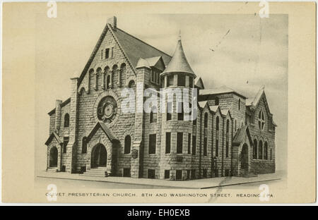 Diese Postkarte zeigt die Olivet Presbyterian Church in Reading, Pennsylvania. Die Kirche ist ein ikonisches Gebäude in der Stadt, bekannt für ihr architektonisches Design und ihre historische Bedeutung. Das Bild zeigt die Struktur der Kirche und ihren Platz in der lokalen Geschichte. Stockfoto