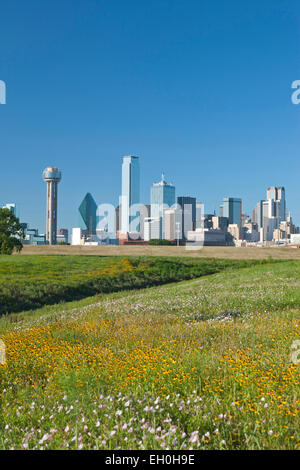 2009 HISTORISCHE SKYLINE DES STADTZENTRUMS TRINITY RIVER GREENBELT PARK DALLAS TEXAS USA Stockfoto